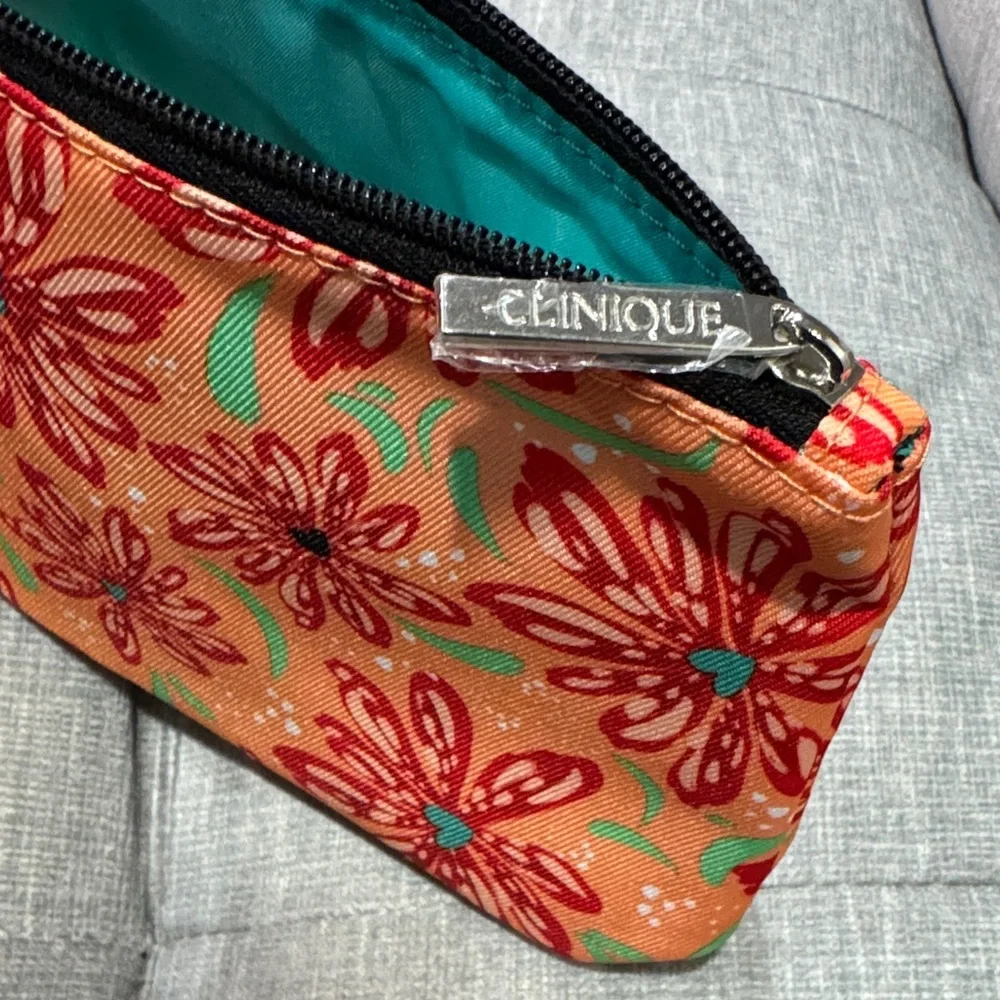 Clinique Pink and Floral Cosmetic Bag Set - Picture 3 of 6